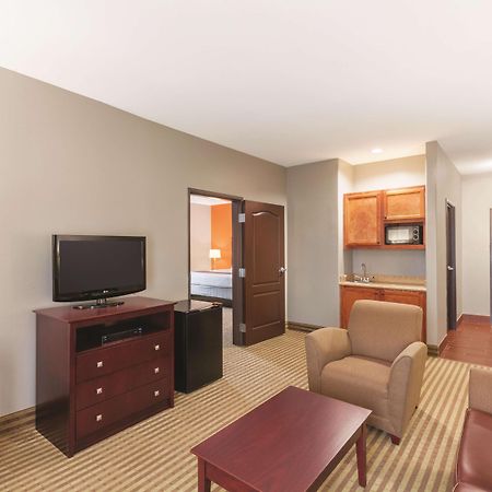 Отель La Quinta By Wyndham Houston Iah Bush Intl Airport E Хамбл Экстерьер фото