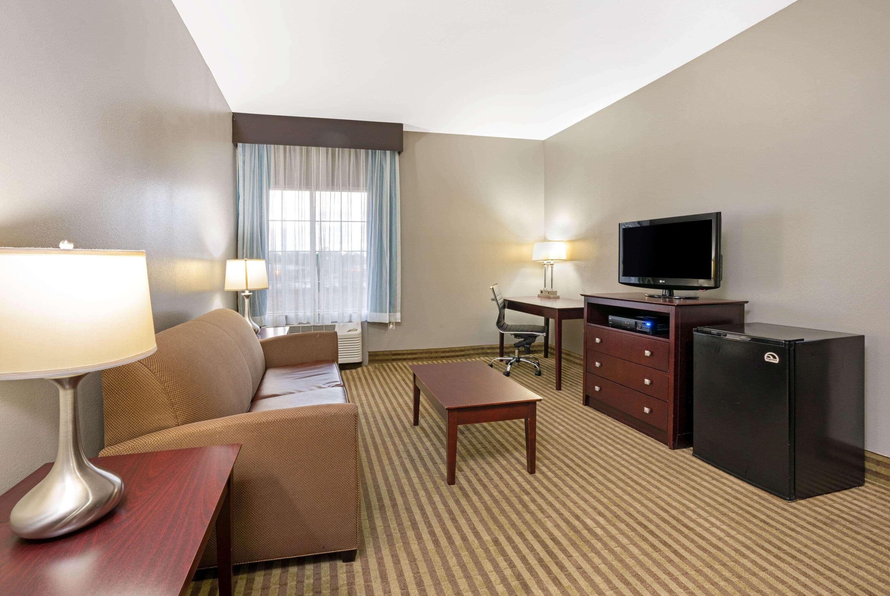 Отель La Quinta By Wyndham Houston Iah Bush Intl Airport E Хамбл Экстерьер фото