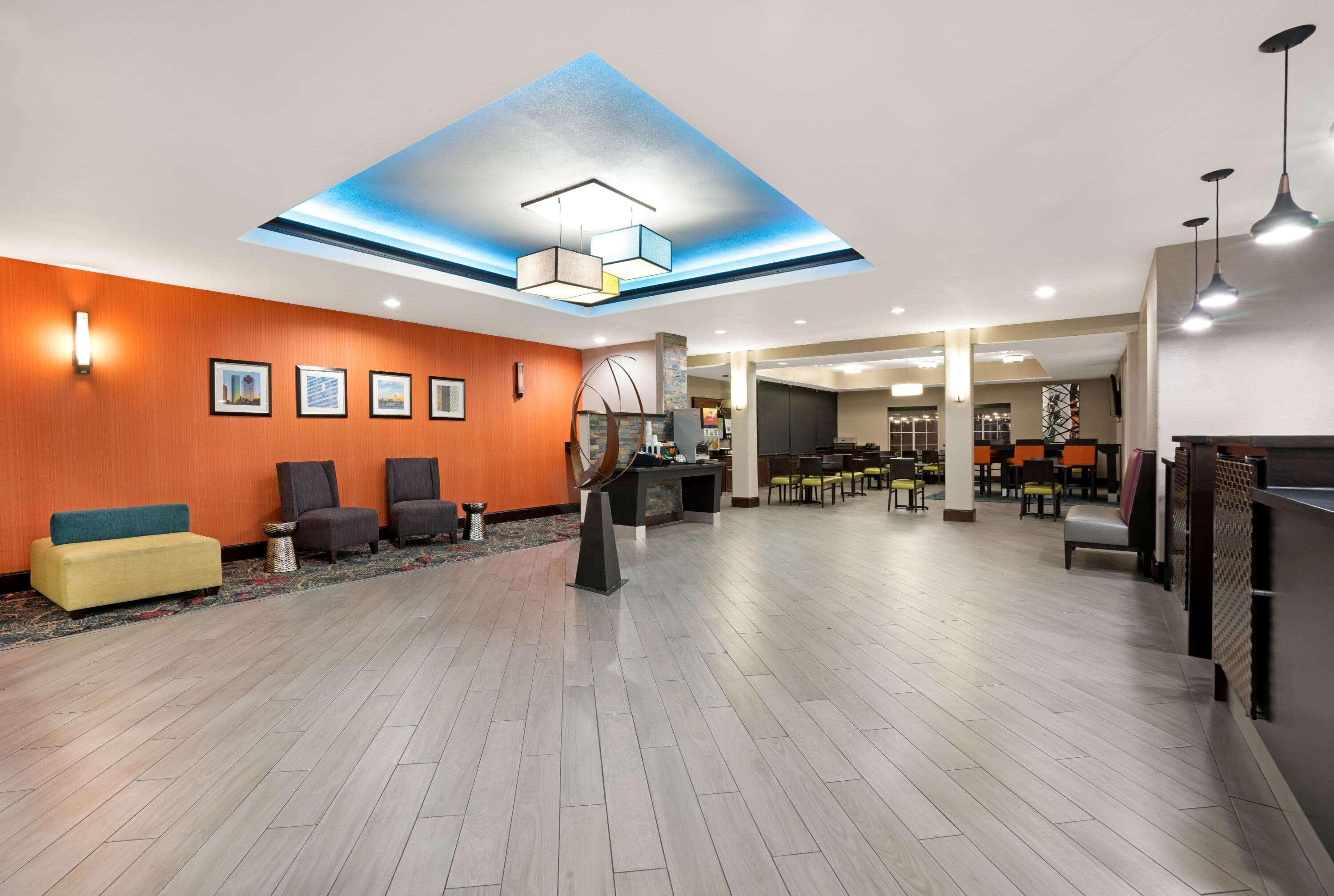 Отель La Quinta By Wyndham Houston Iah Bush Intl Airport E Хамбл Экстерьер фото