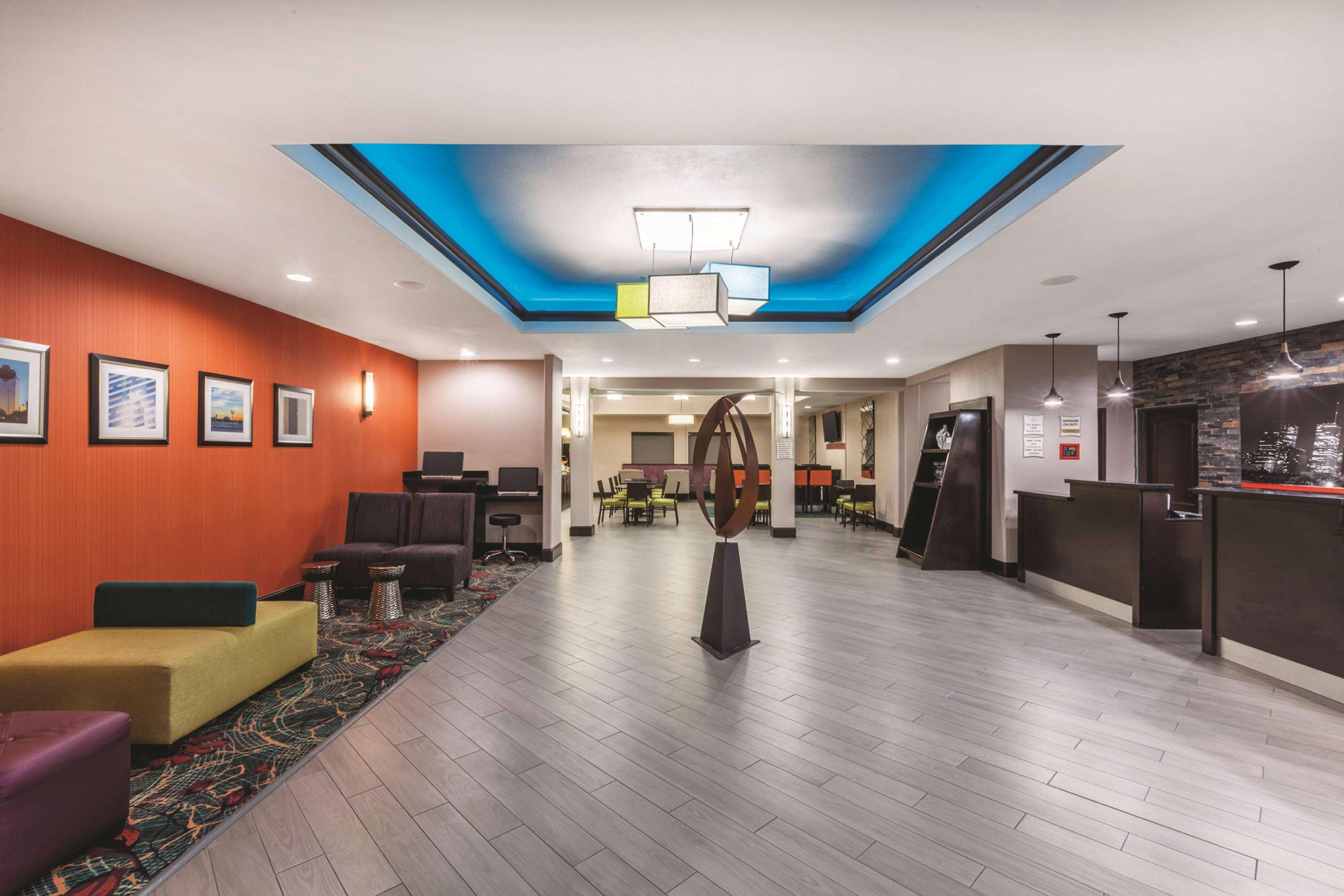 Отель La Quinta By Wyndham Houston Iah Bush Intl Airport E Хамбл Экстерьер фото