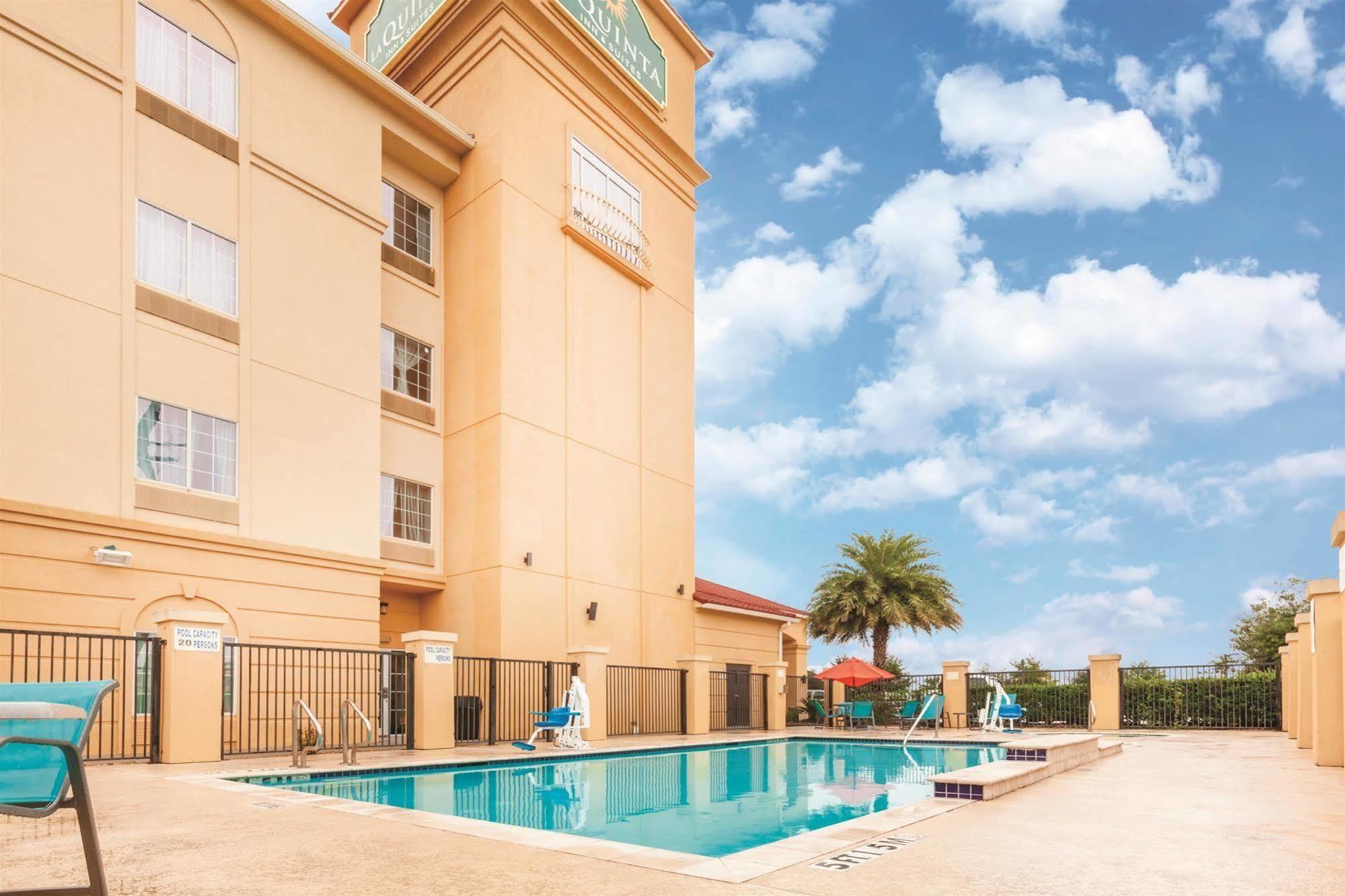 Отель La Quinta By Wyndham Houston Iah Bush Intl Airport E Хамбл Экстерьер фото